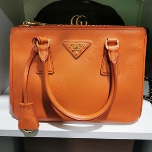 (Sold off PM)100% Authentic Prada Galleria Saffiano leather
